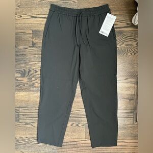 NWT lululemon tapered leg MR 7/8 pant *luxtreme size S graphite grey
